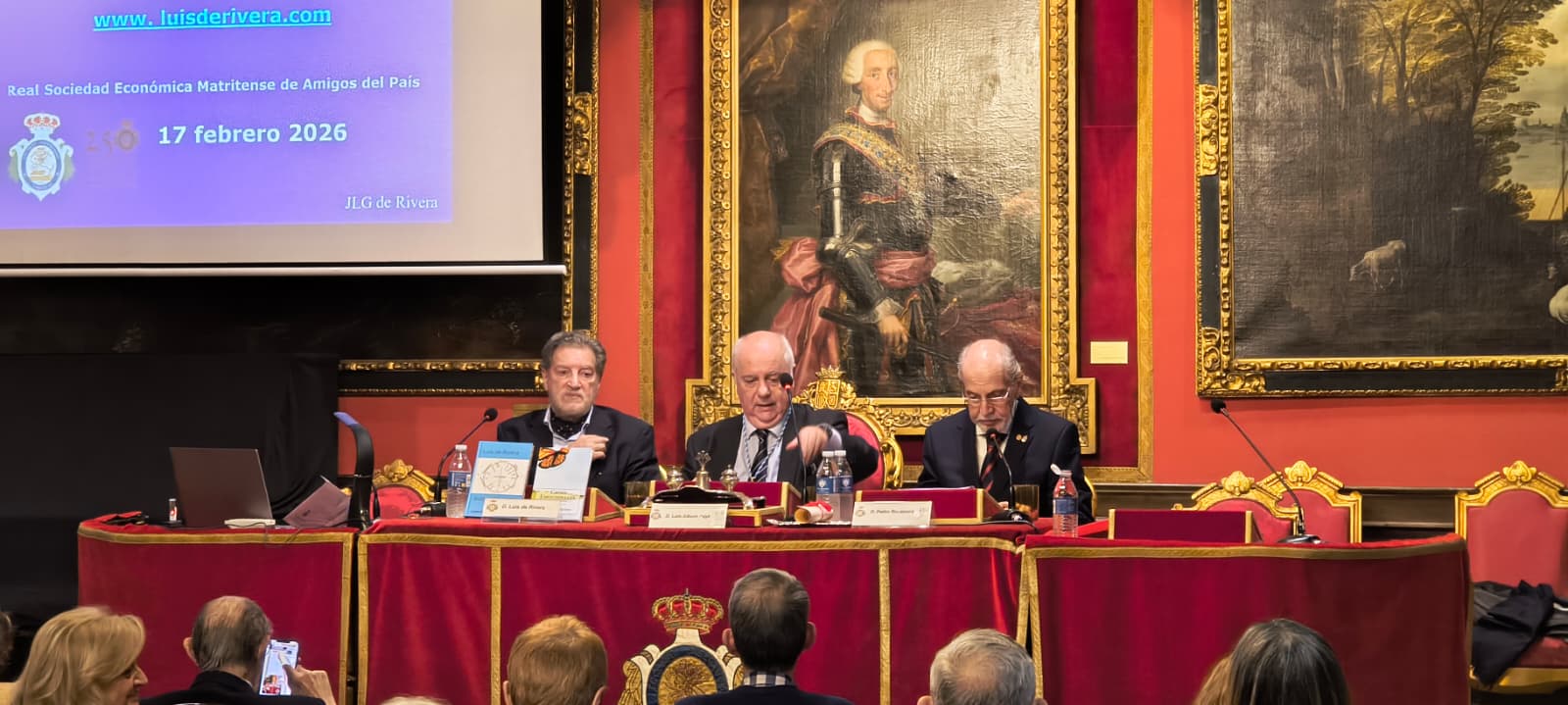 Galería Semana 8: imagen documental con encuadre equilibrado, pensada para destacar la atmósfera del momento.