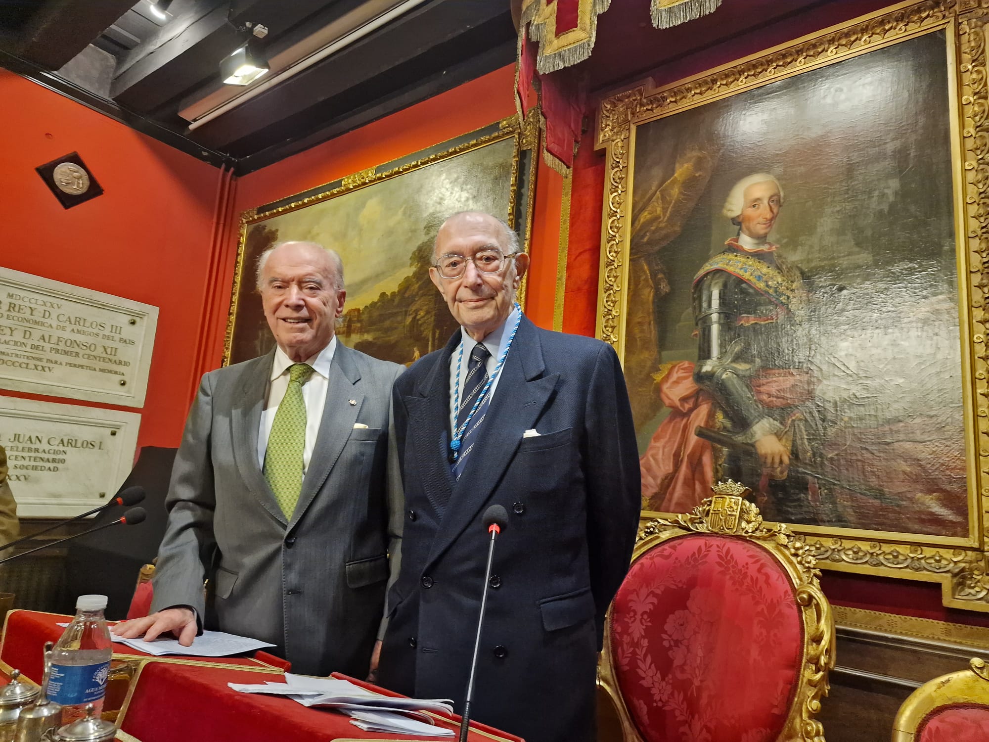 Galería Semana 8: composición limpia con protagonismo del motivo principal y fondo ordenado.