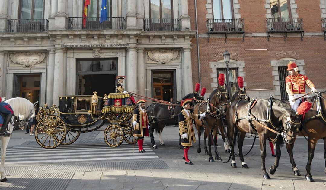 El protocolo diplomático en la Casa Real y la presentación de Cartas Credenciales.