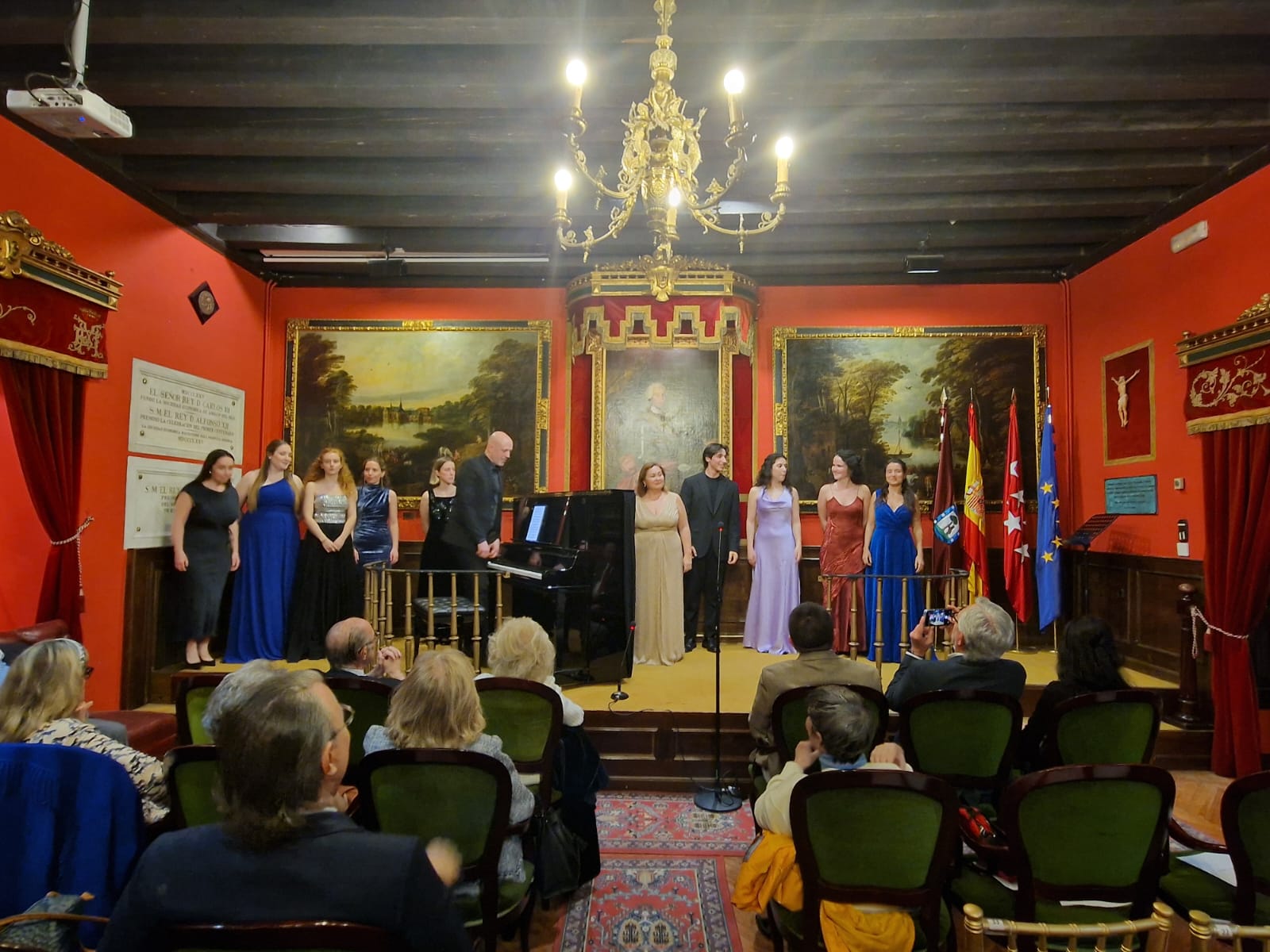 Actividad cultural Matritense en edificio histórico Lujanes