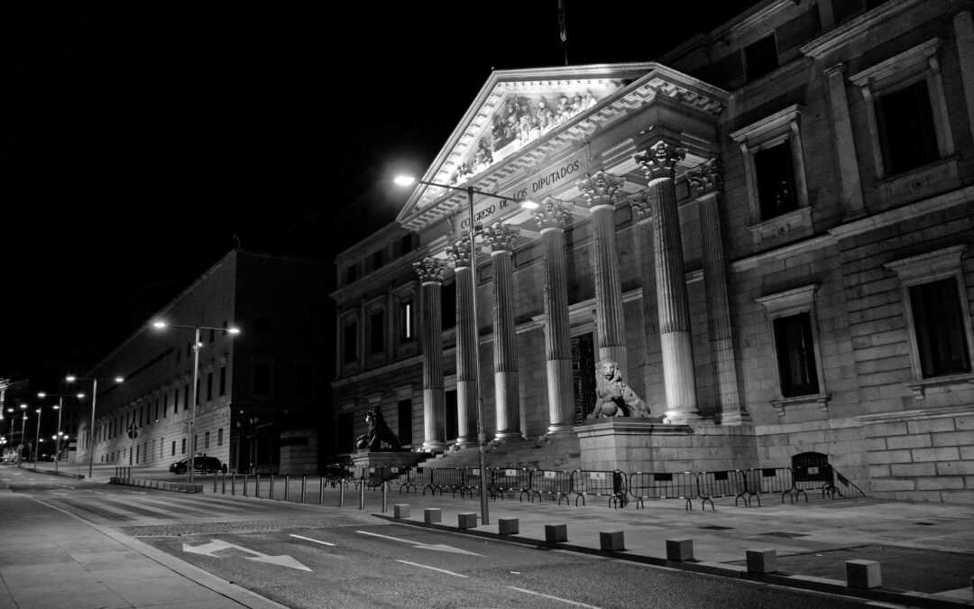La Transición, 50 años más tarde. Tres lemas: “La concordia fue posible: de la ley a la ley”, “Las elecciones del 15-J” y “La Constitución de 1979”