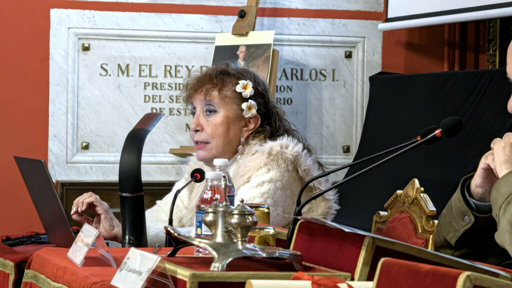 Fotograf?a documental tomada en la Real Sociedad Econ?mica Matritense de Amigos del Pa?s, en Madrid. La imagen recoge un primer plano de Mar?a Luisa Gil Meana durante su intervenci