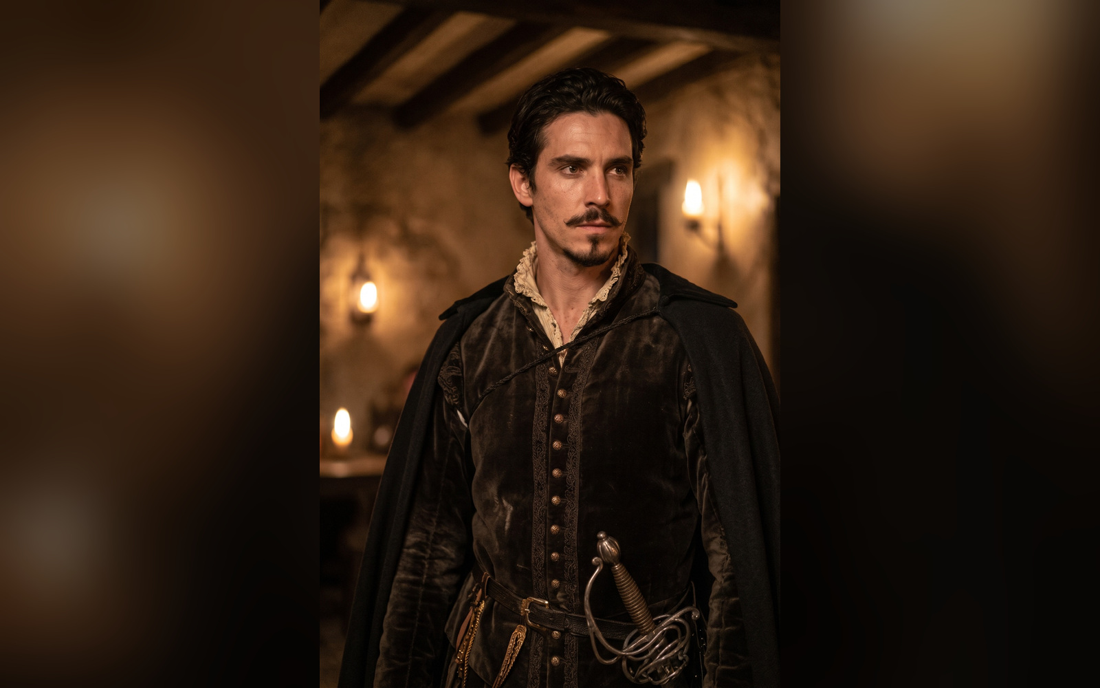 Representación ilustrativa de un caballero vestido de negro, con bigote, capa y espada, como imagen del personaje de don Juan Tenorio.